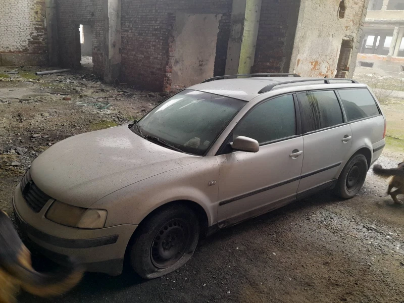 VW Passat, снимка 1 - Автомобили и джипове - 48890680