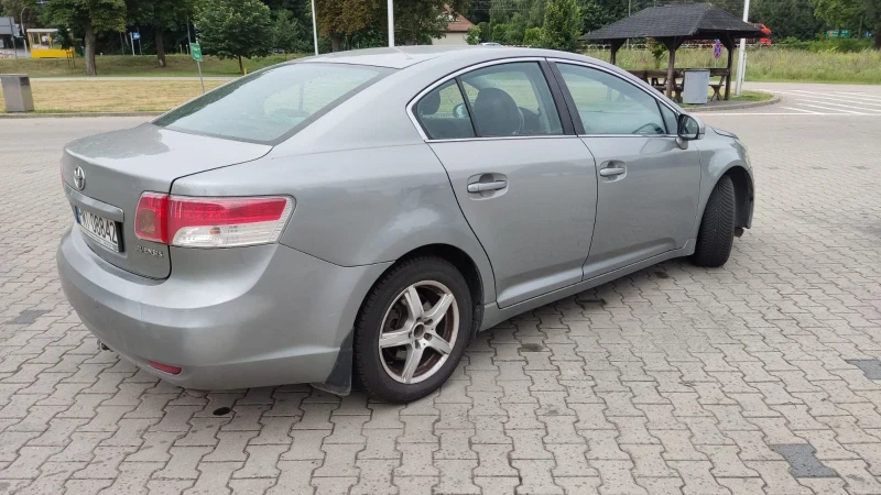 Toyota Avensis D-4-D седан, снимка 5 - Автомобили и джипове - 49514096