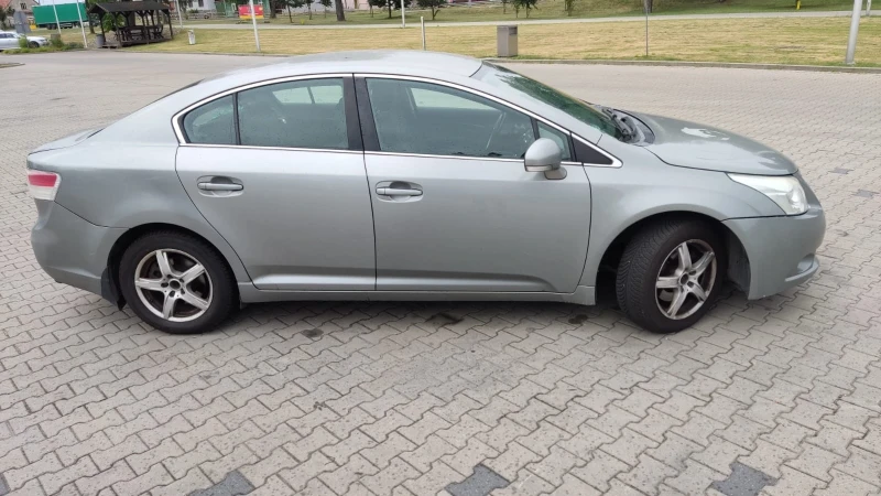 Toyota Avensis D-4-D седан, снимка 7 - Автомобили и джипове - 49514096