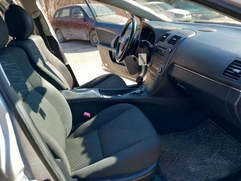 Toyota Avensis 2.0 i, снимка 14 - Автомобили и джипове - 49541753