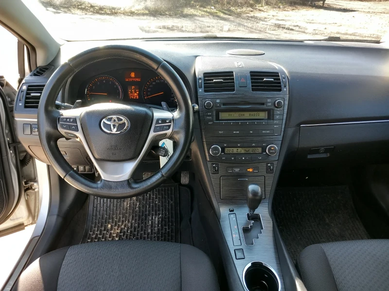 Toyota Avensis 2.0 i, снимка 10 - Автомобили и джипове - 49541753