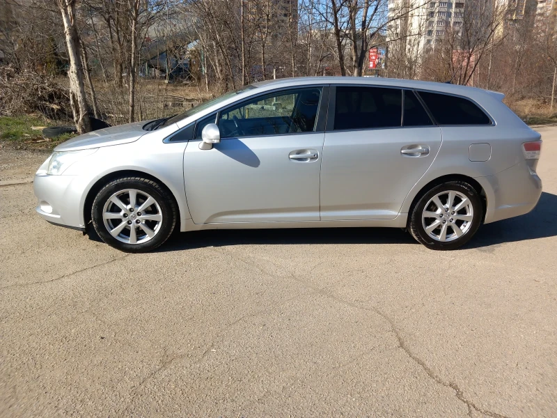 Toyota Avensis 2.0 i, снимка 8 - Автомобили и джипове - 49541753