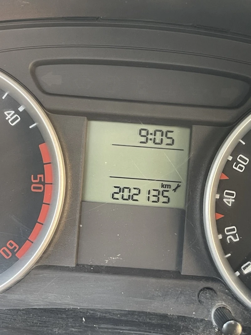 Skoda Fabia, снимка 9 - Автомобили и джипове - 52930373