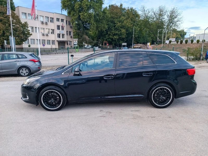 Toyota Avensis 2.0i-152кс-ШВЕЙЦАРИЯ-РЪЧКА-6ск-KEYLESS-NAVI, снимка 6 - Автомобили и джипове - 51955363