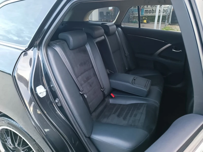 Toyota Avensis 2.0i-152кс-ШВЕЙЦАРИЯ-РЪЧКА-6ск-KEYLESS-NAVI, снимка 11 - Автомобили и джипове - 51955363