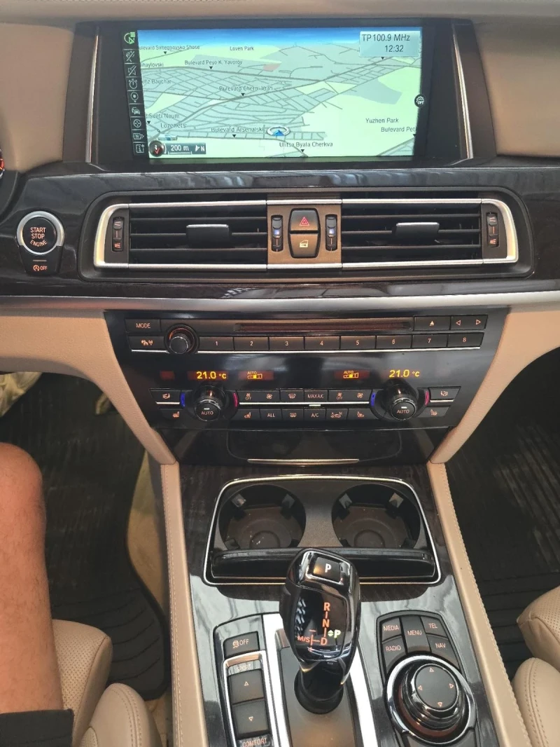 BMW 750 d xDdrive, снимка 10 - Автомобили и джипове - 52310477