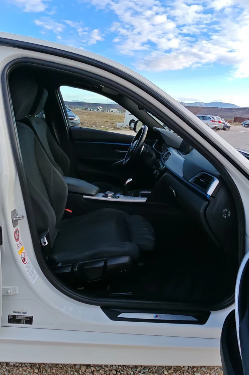 BMW 330 XDrive* M-Pack* KeyLess* Navi* Led* Bluetooth, снимка 10 - Автомобили и джипове - 52916525