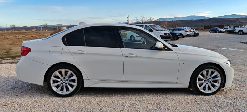 BMW 330 XDrive* M-Pack* KeyLess* Navi* Led* Bluetooth, снимка 13 - Автомобили и джипове - 52916525