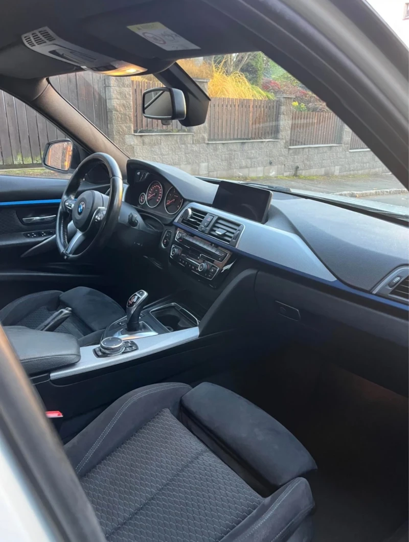 BMW 330 XDrive* M-Pack* KeyLess* Navi* Led* Bluetooth, снимка 11 - Автомобили и джипове - 52856242