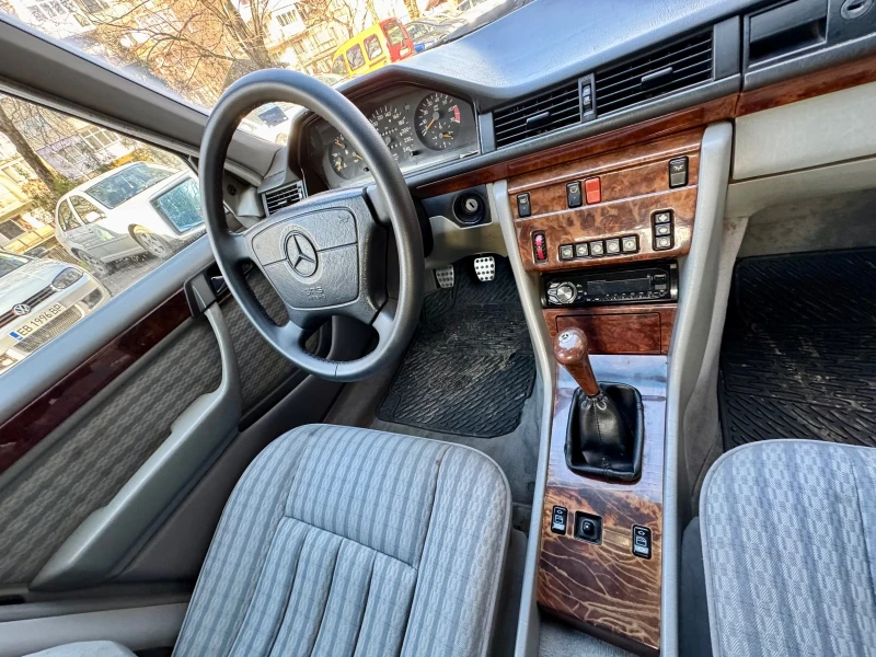 Mercedes-Benz 124 W124/2.0 122к.с, снимка 10 - Автомобили и джипове - 53066683