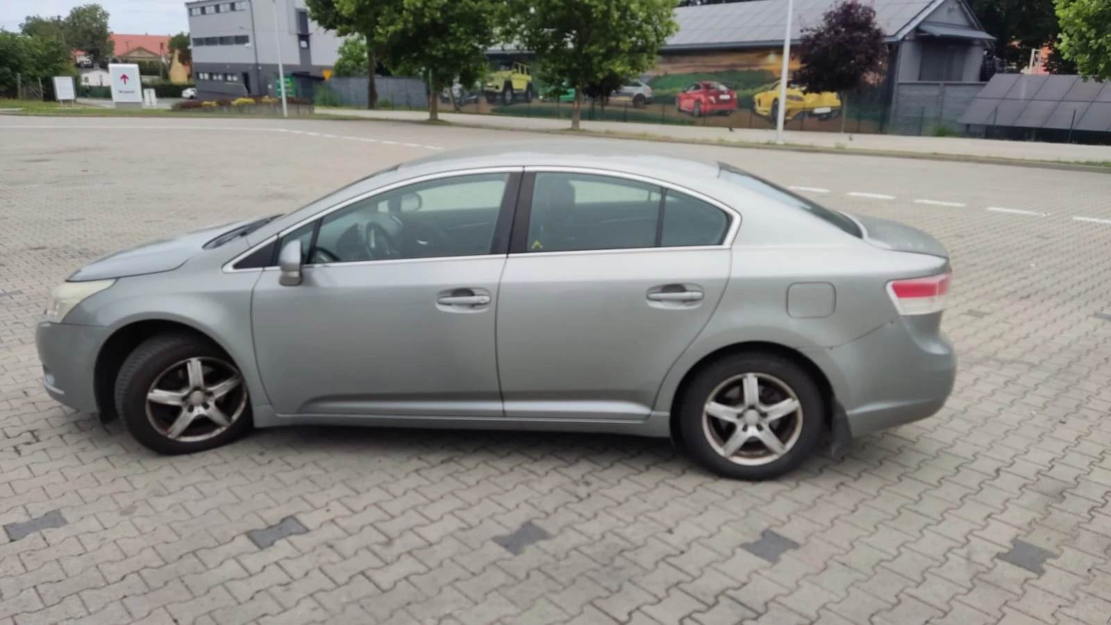 Toyota Avensis D-4-D седан - изображение 4