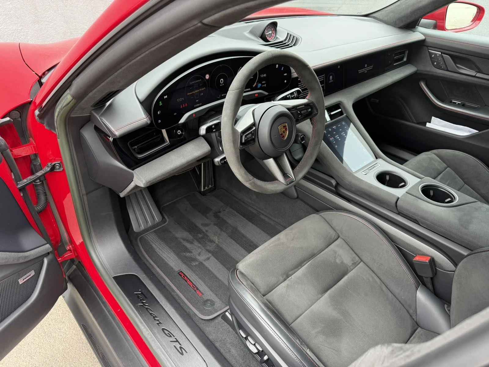 Porsche Taycan GTS - изображение 10