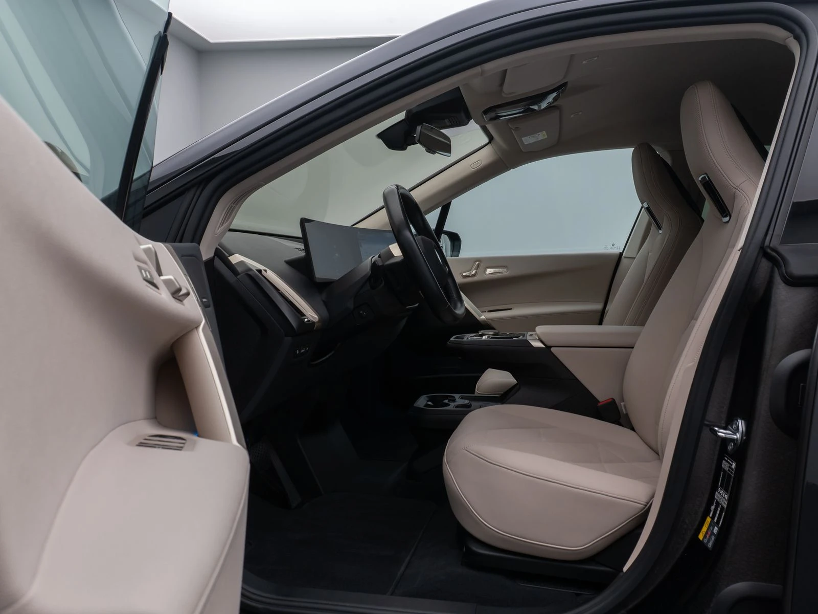 BMW iX xDRIVE40/326HP/LASER/360/AHK/DAB/SOFTCL./ACC/252f - изображение 9
