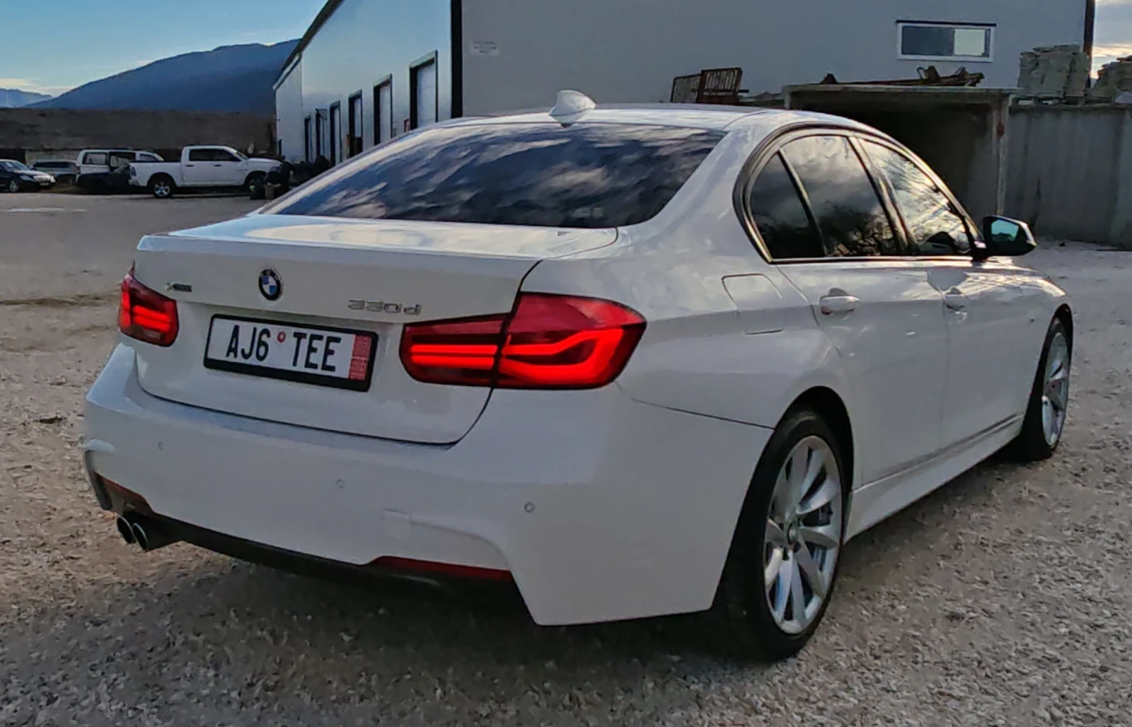 BMW 330 XDrive* M-Pack* KeyLess* Navi* Led* Bluetooth | Mobile.bg � ����������� 2