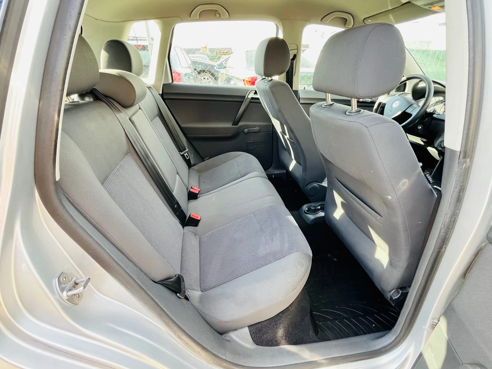 VW Polo 1.2 Бензин, снимка 13 - Автомобили и джипове - 53804765