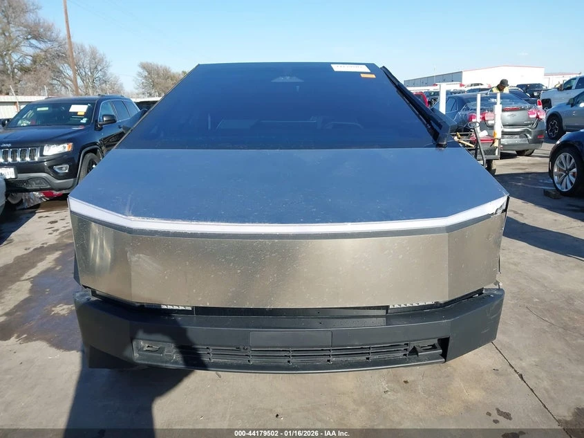 Tesla Cybertruck All-Wheel Drive, снимка 13 - Автомобили и джипове - 53934001