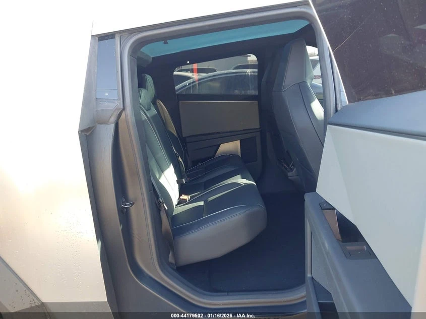 Tesla Cybertruck All-Wheel Drive, снимка 8 - Автомобили и джипове - 53934001