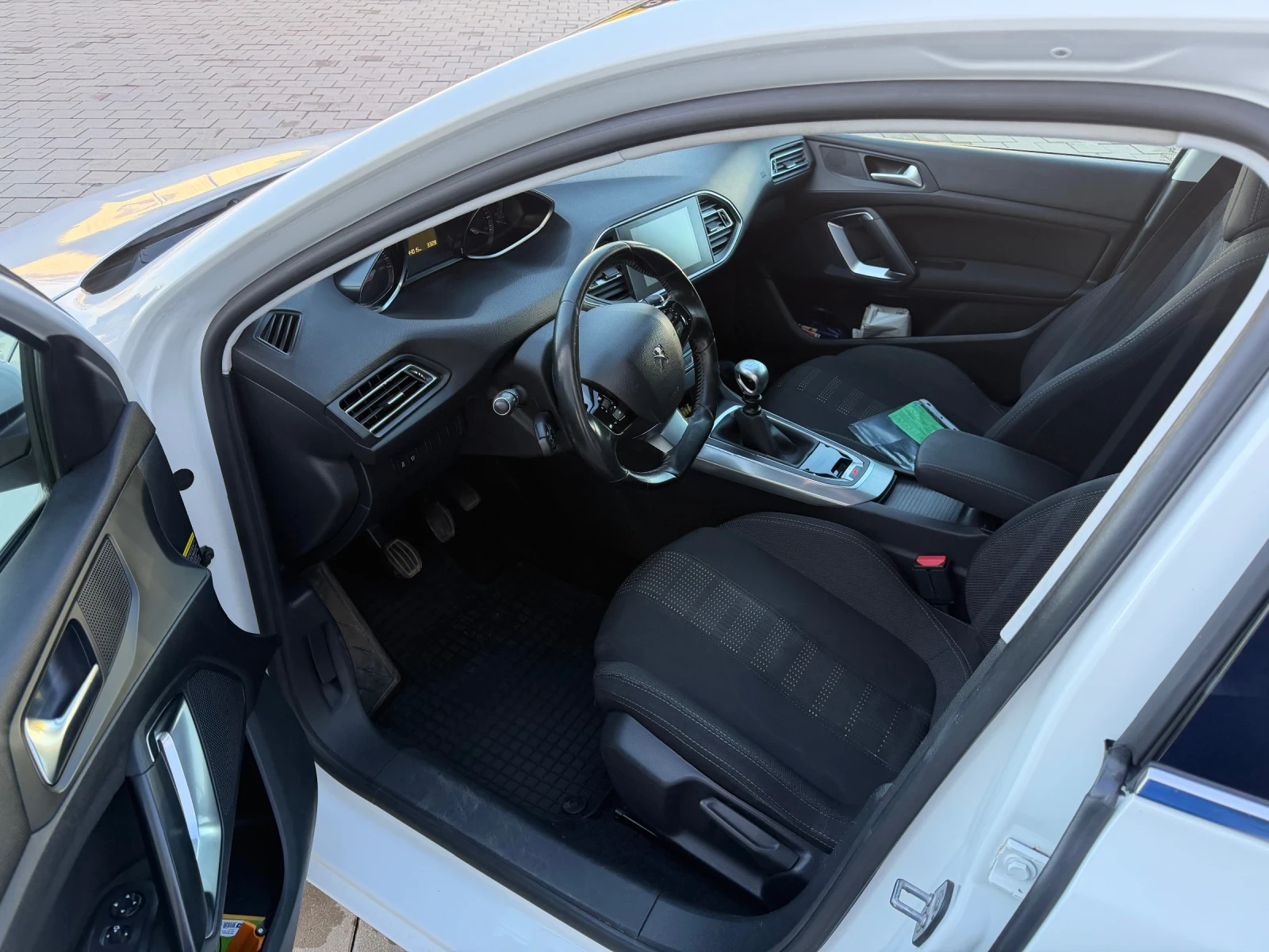 Peugeot 308 T9 1.6 Blue HDI, снимка 12 - Автомобили и джипове - 54217286