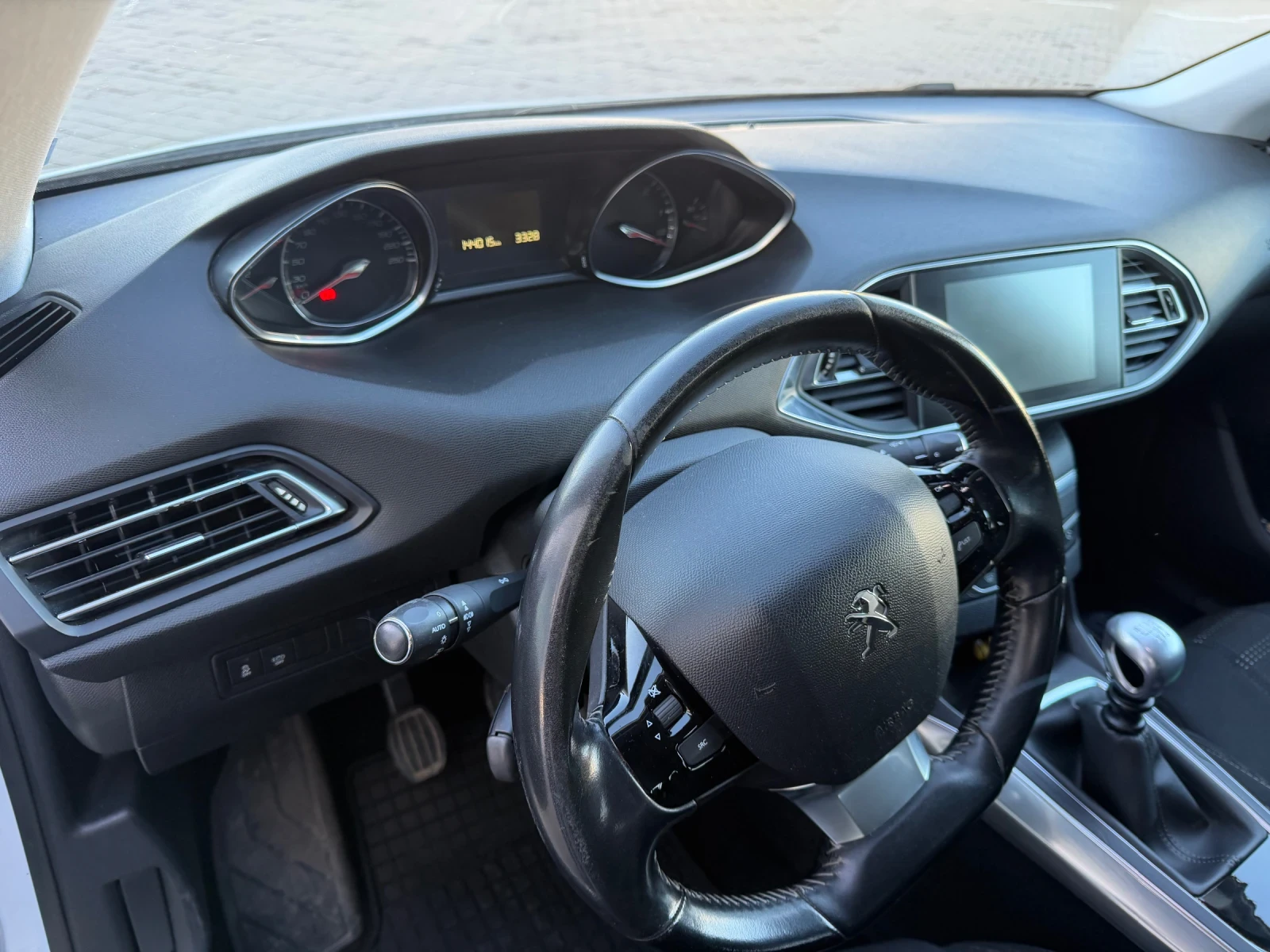 Peugeot 308 T9 1.6 Blue HDI, снимка 11 - Автомобили и джипове - 54217286