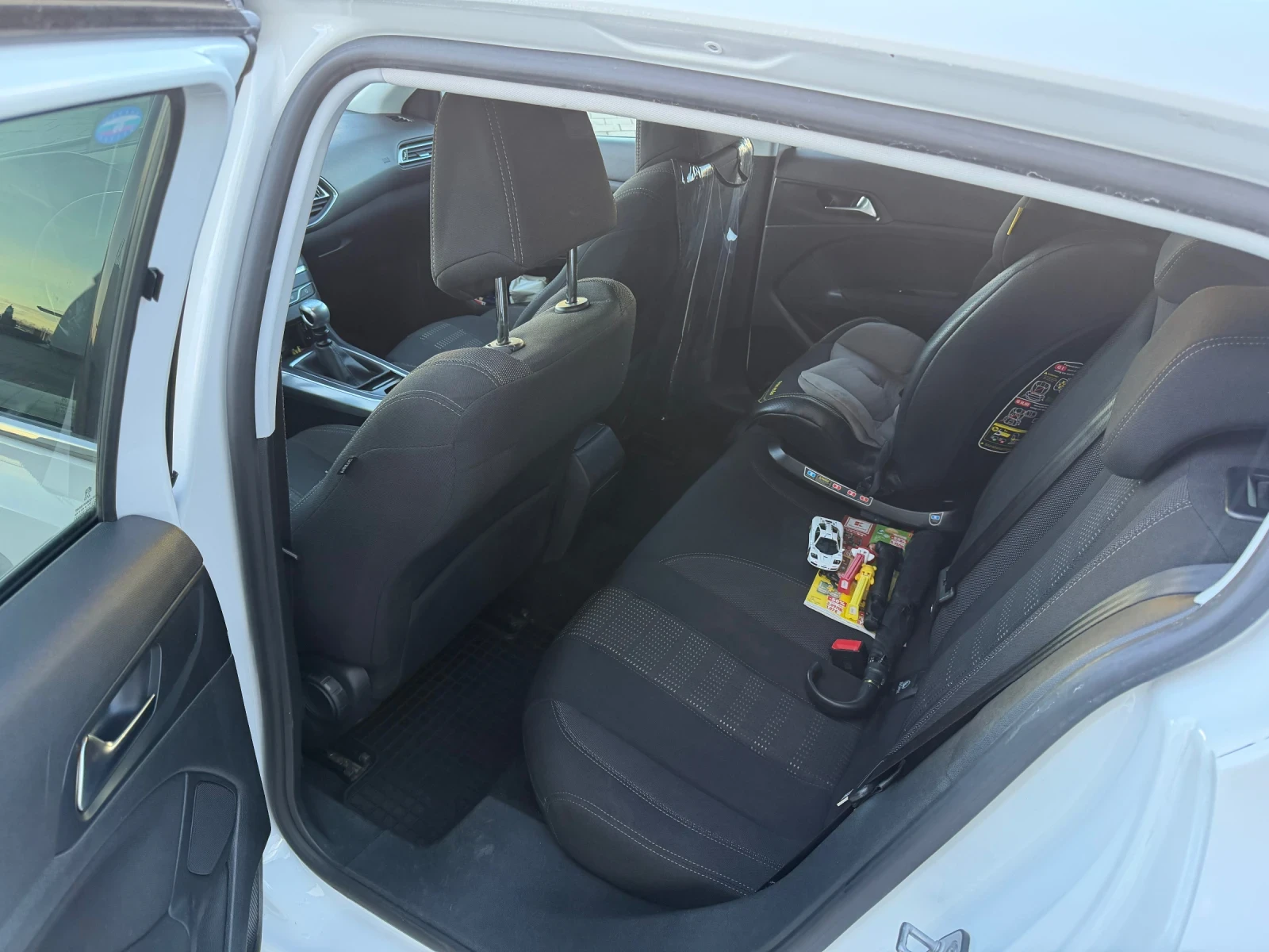 Peugeot 308 T9 1.6 Blue HDI, снимка 9 - Автомобили и джипове - 54217286