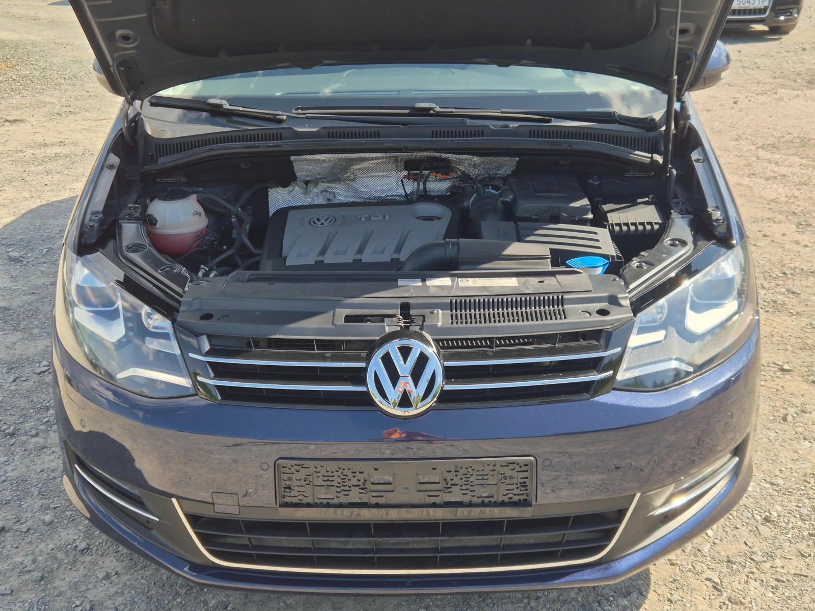 VW Sharan 2.0TDI DSG 6+ 1, снимка 15 - Автомобили и джипове - 55090917