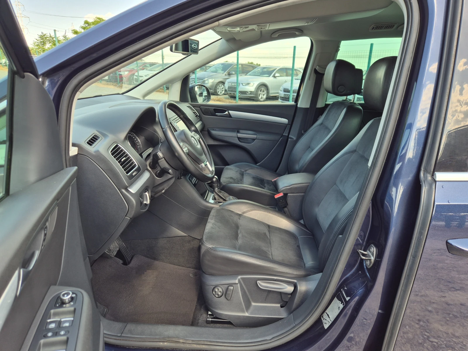 VW Sharan 2.0TDI DSG 6+ 1, снимка 13 - Автомобили и джипове - 55090917