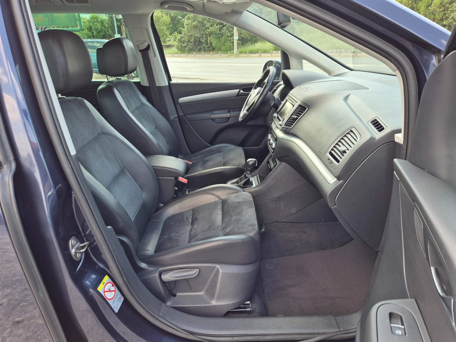 VW Sharan 2.0TDI DSG 6+ 1, снимка 9 - Автомобили и джипове - 55090917
