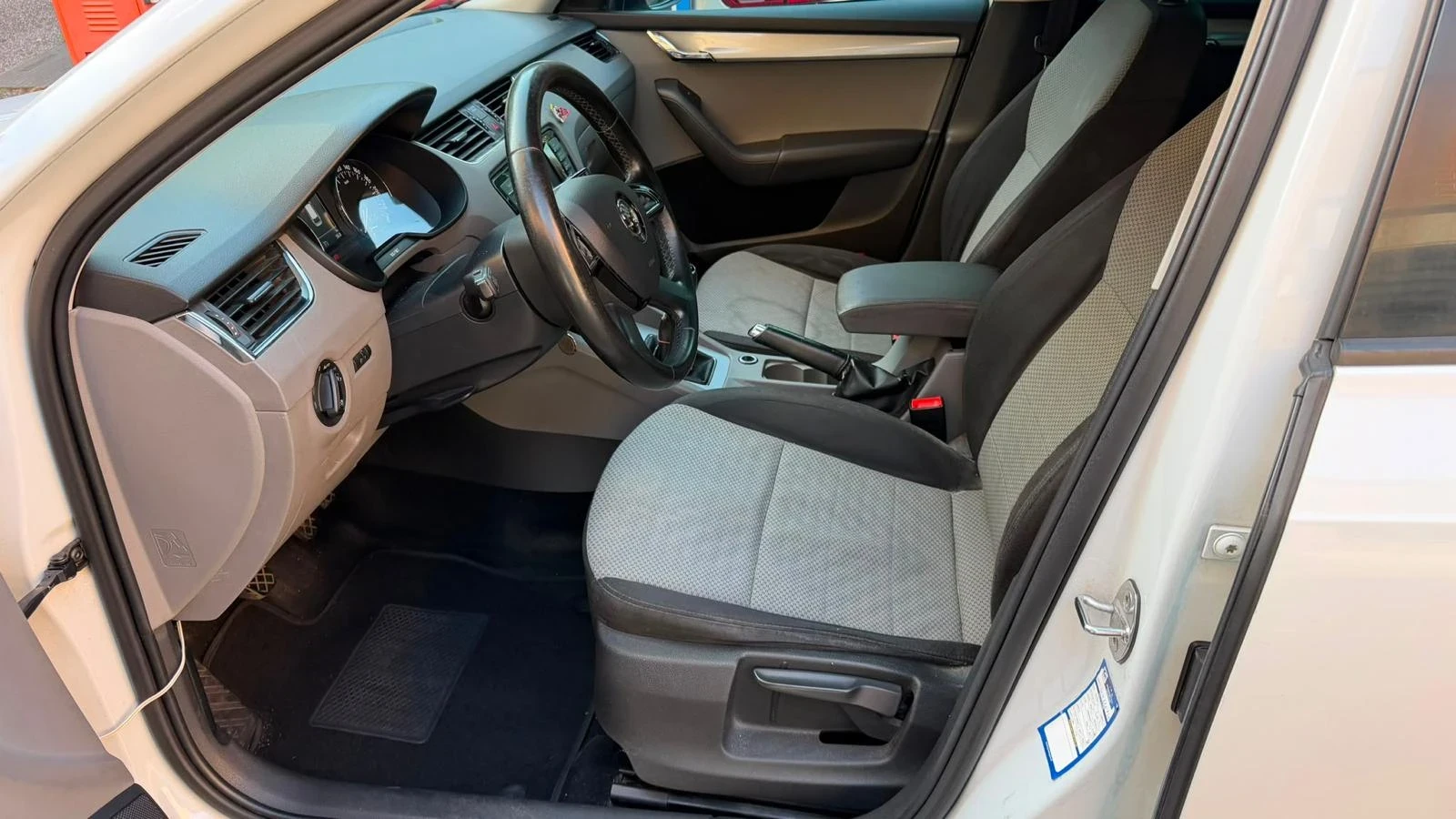Skoda Octavia 1.4/Фабричен Метан, снимка 9 - Автомобили и джипове - 55852532