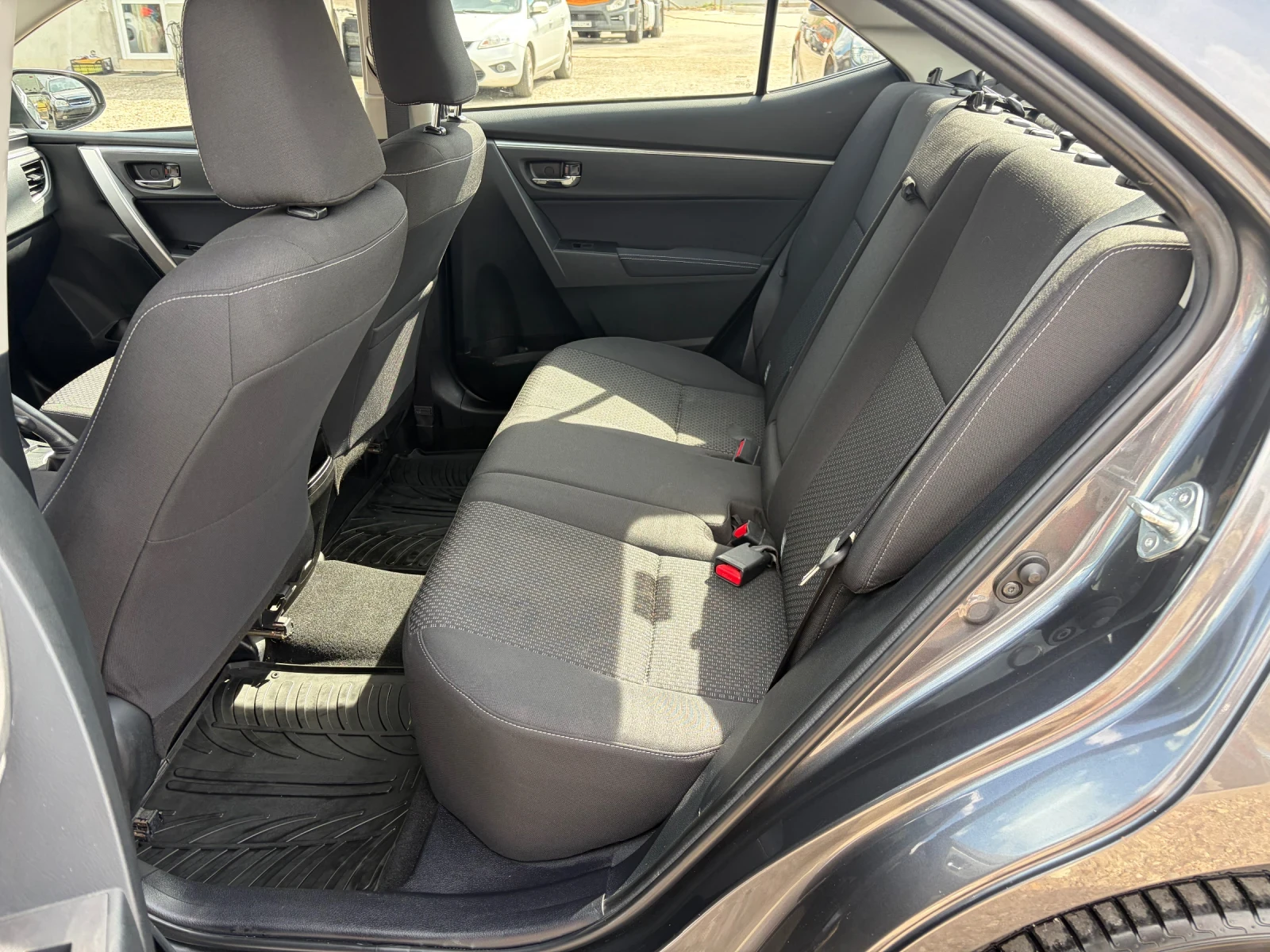 Toyota Corolla 1.4 D4d 90hp, снимка 10 - Автомобили и джипове - 55940284