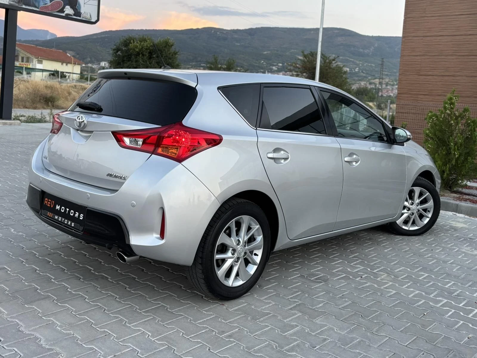 Toyota Auris 2.0D4d/124кс/НАВИ/КАМЕРА/EXECUTiVE/ЕВРО5, снимка 7 - Автомобили и джипове - 55958209