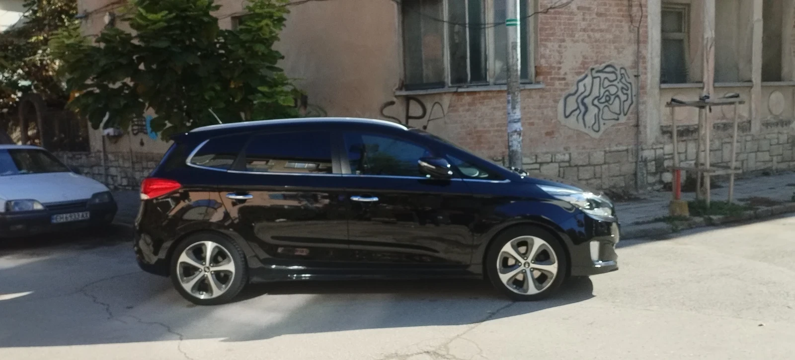 Kia Carens 1.7 CRDI, снимка 9 - Автомобили и джипове - 56360699