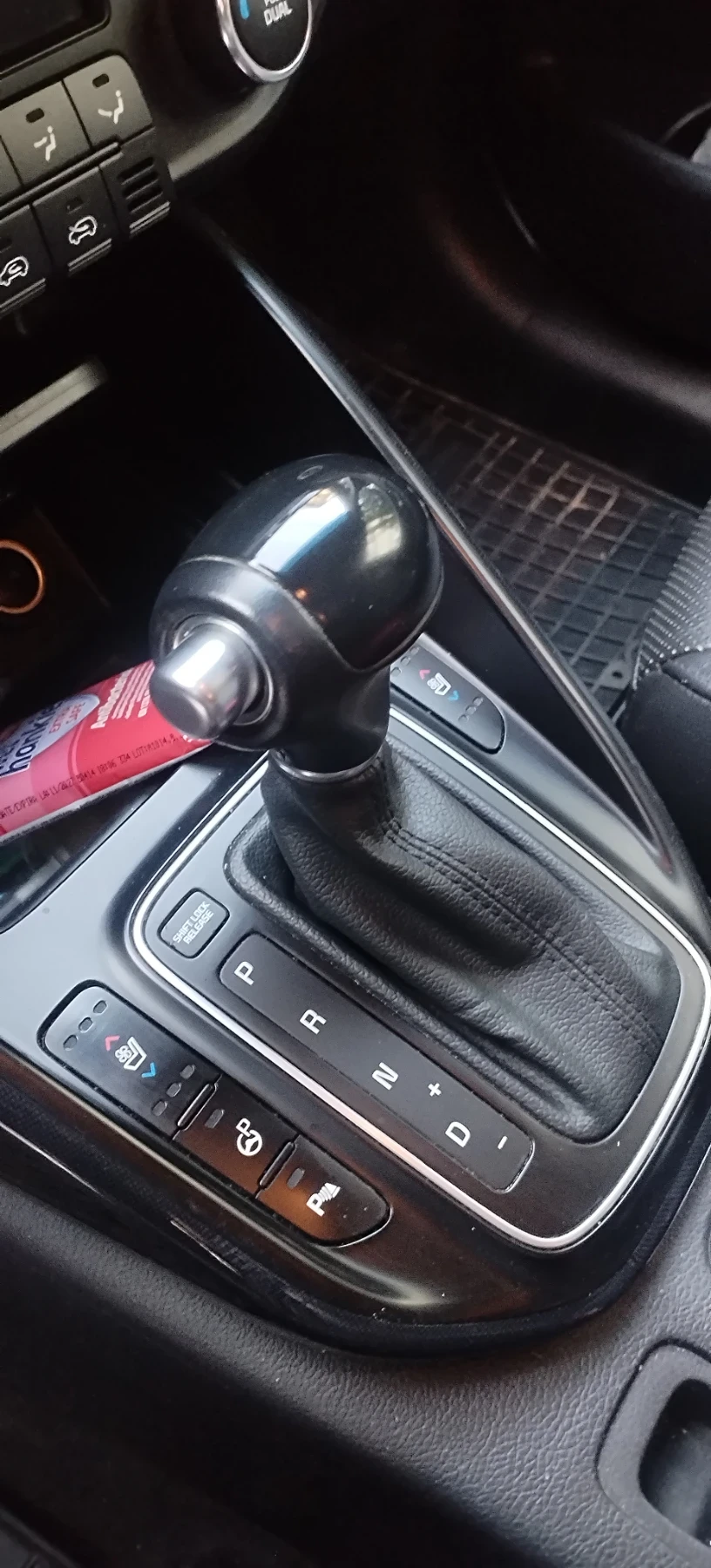 Kia Carens 1.7 CRDI, снимка 2 - Автомобили и джипове - 56360699