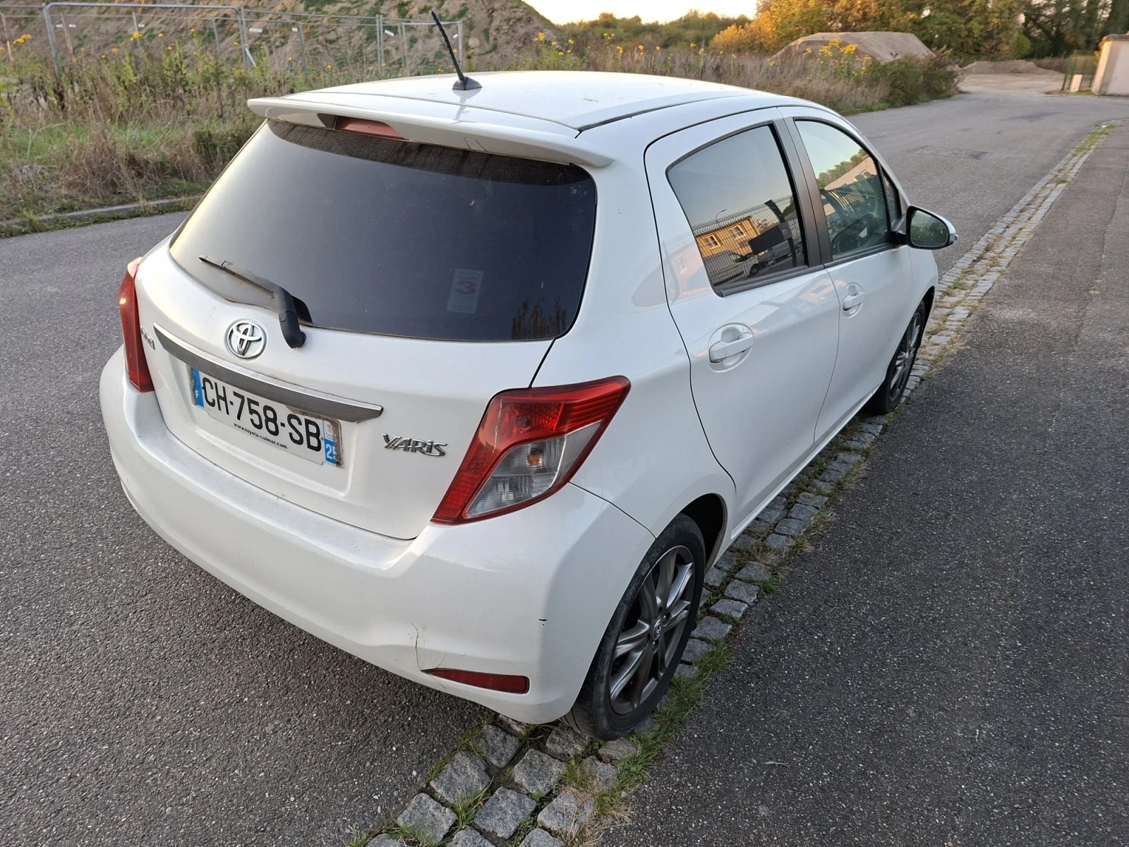 Toyota Yaris 1.4 d4d, снимка 9 - Автомобили и джипове - 56570408