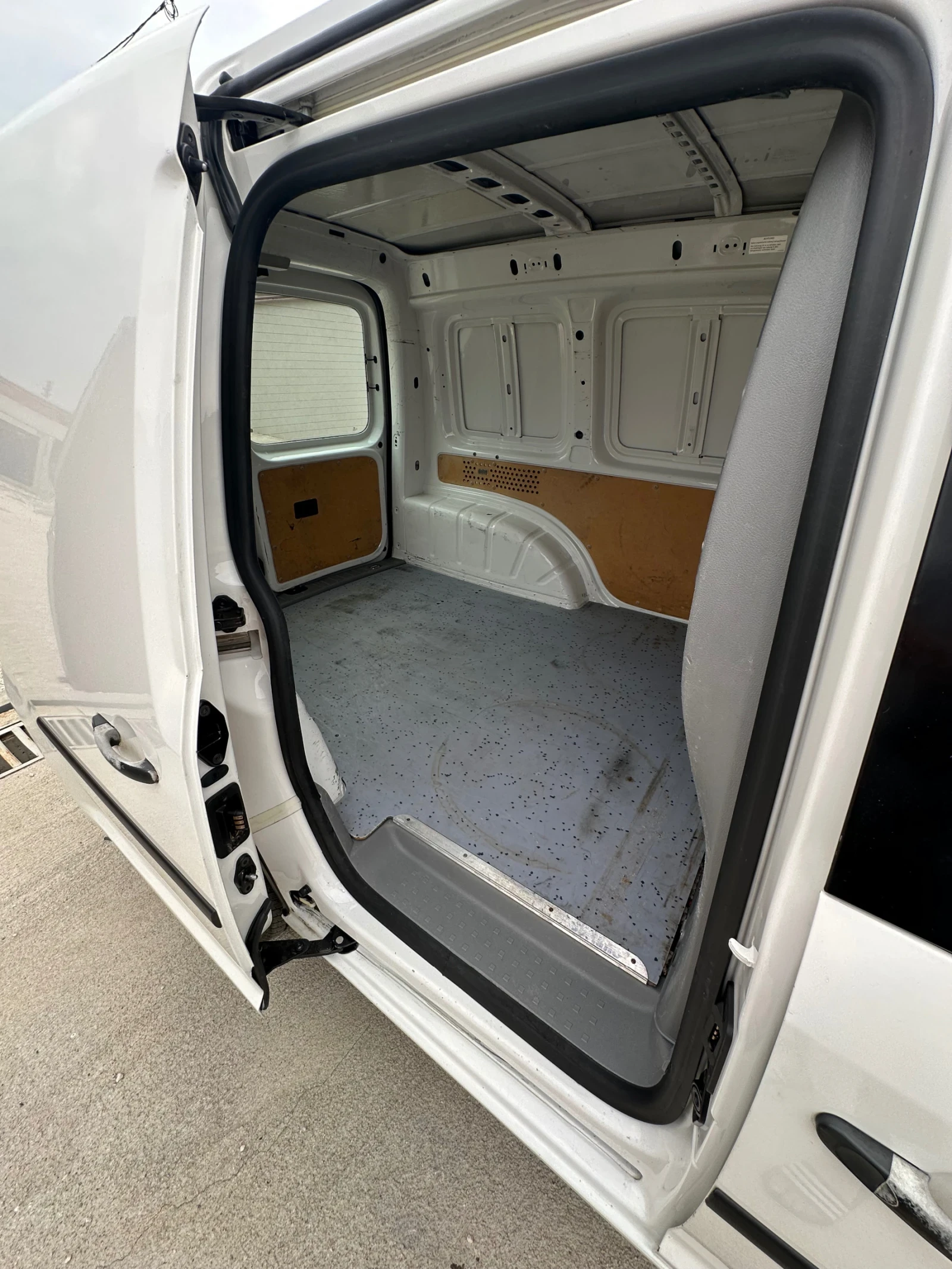 VW Caddy 1.9TDI* BLS* Klimatik, снимка 6 - Автомобили и джипове - 56666650