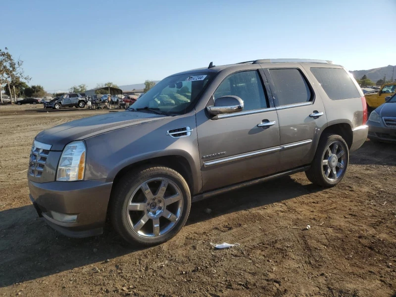 Cadillac Escalade PREMIUM AWD, снимка 1 - Автомобили и джипове - 47716229