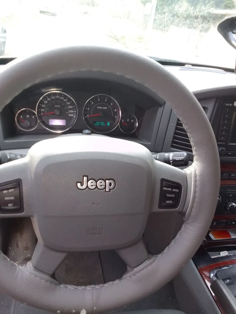 Jeep Grand cherokee 3.0TDI, снимка 8 - Автомобили и джипове - 49047145