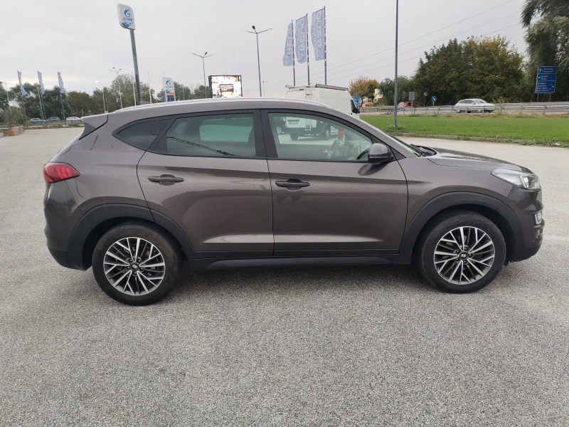 Hyundai Tucson 1.6 CRDI, снимка 6 - Автомобили и джипове - 52696176