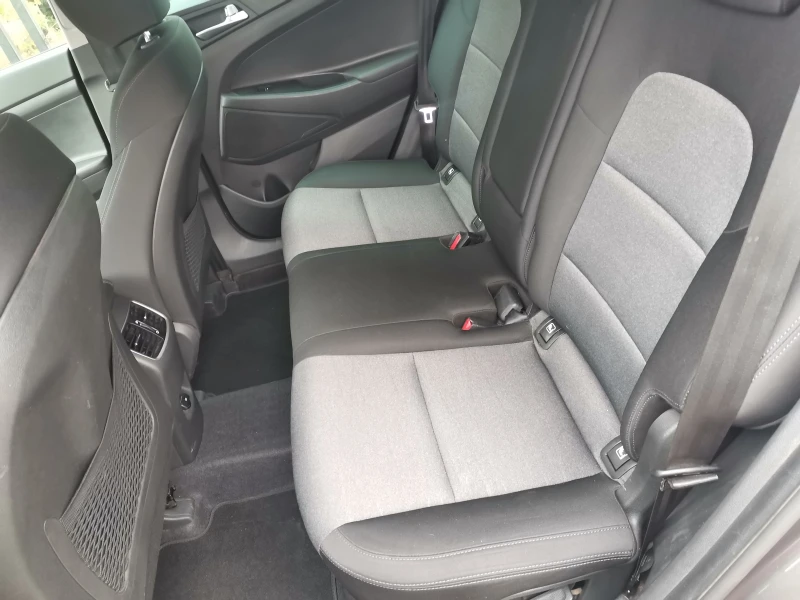 Hyundai Tucson 1.6 CRDI, снимка 12 - Автомобили и джипове - 52696176