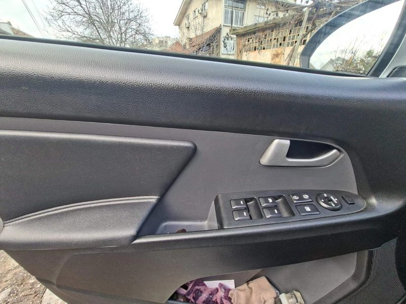 Kia Sportage, снимка 11 - Автомобили и джипове - 52727828