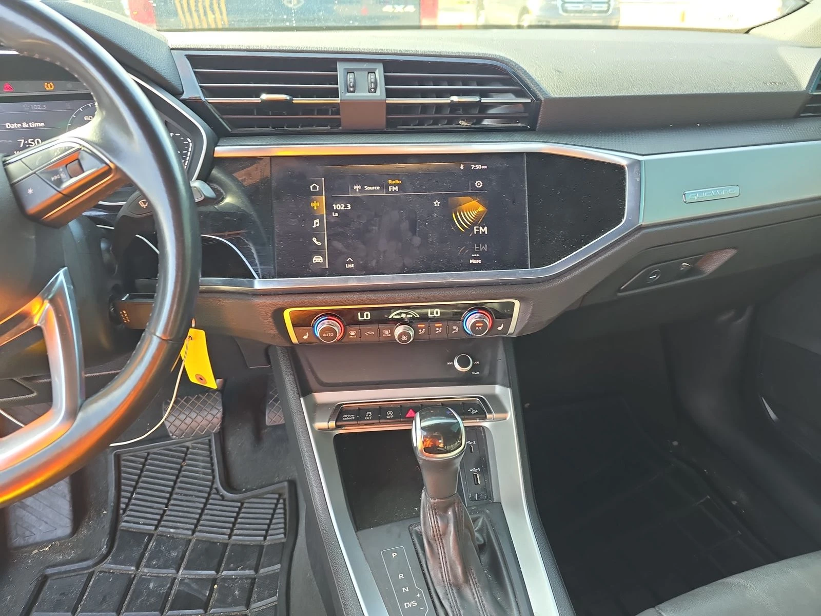 Audi Q3 2.0T Premium/ФИКСИРАНА ЦЕНА! ПОДГРЕВИ/ПАНОРАМА - изображение 10