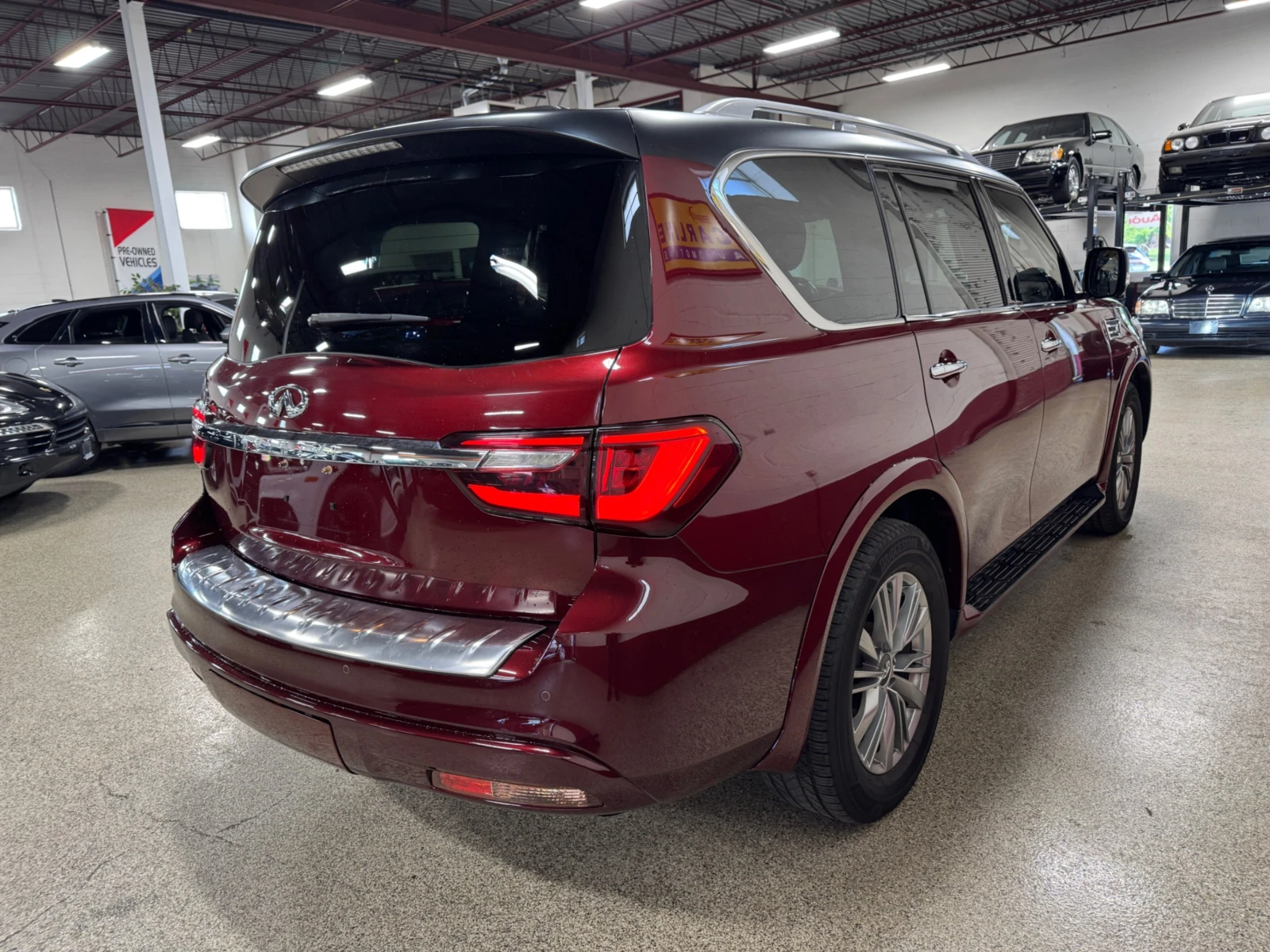 Infiniti QX80 5.6 V8 4x4 / LUXE / 7 Seats / 360 / PANO - изображение 4