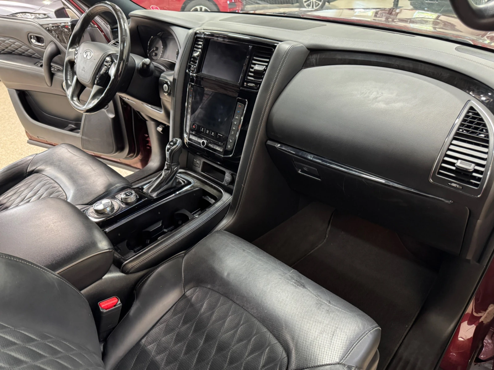 Infiniti QX80 5.6 V8 4x4 / LUXE / 7 Seats / 360 / PANO | Mobile.bg   12