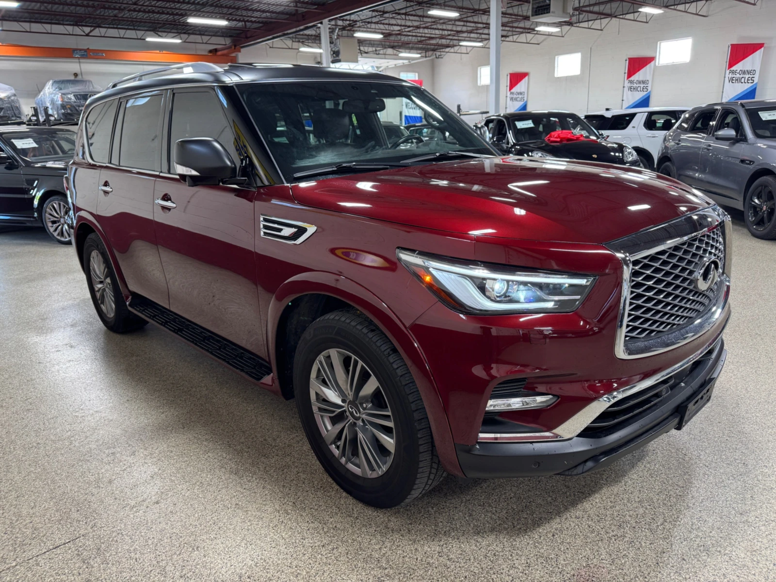 Infiniti QX80 5.6 V8 4x4 / LUXE / 7 Seats / 360 / PANO - изображение 5