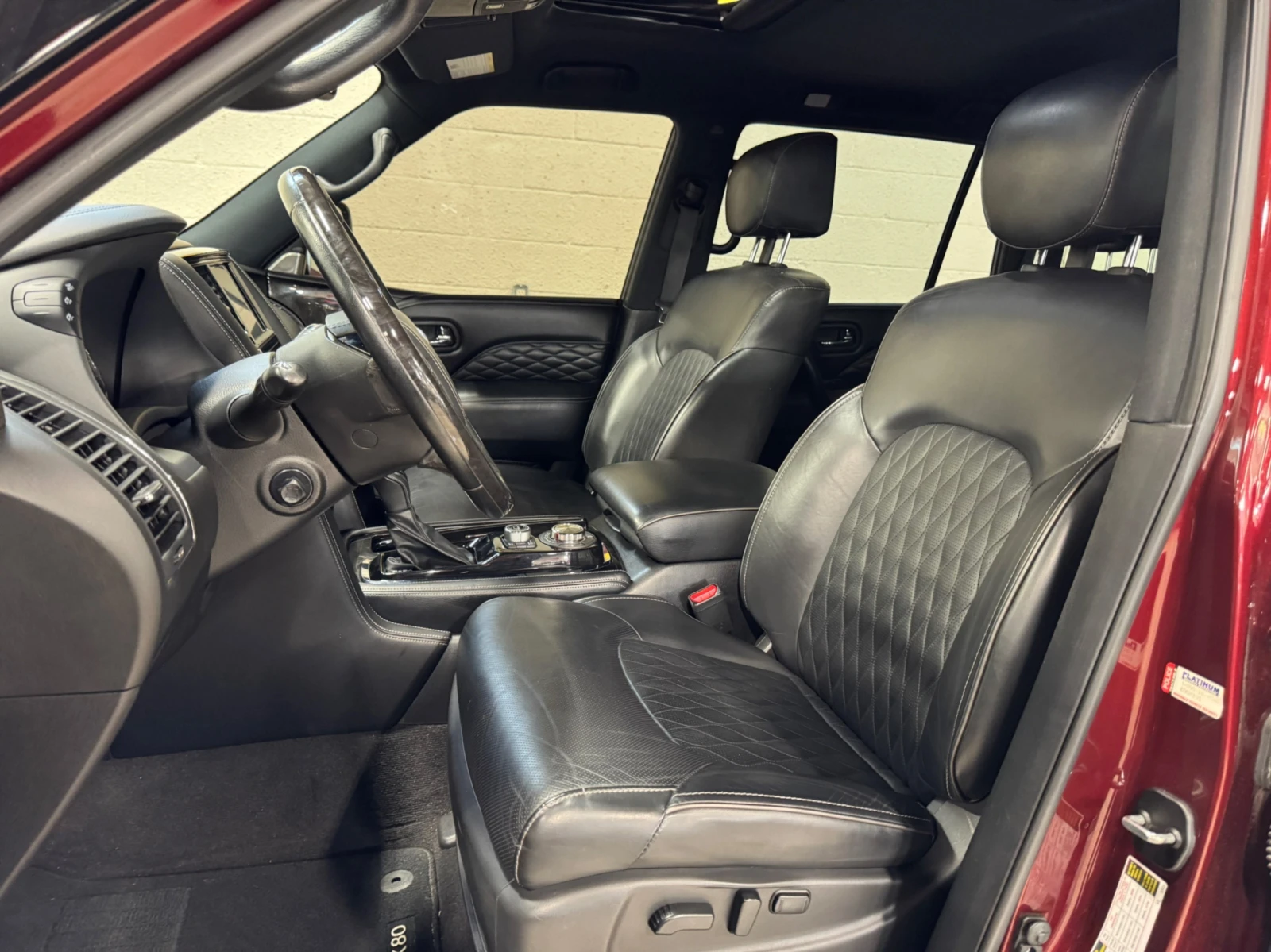 Infiniti QX80 5.6 V8 4x4 / LUXE / 7 Seats / 360 / PANO - изображение 7