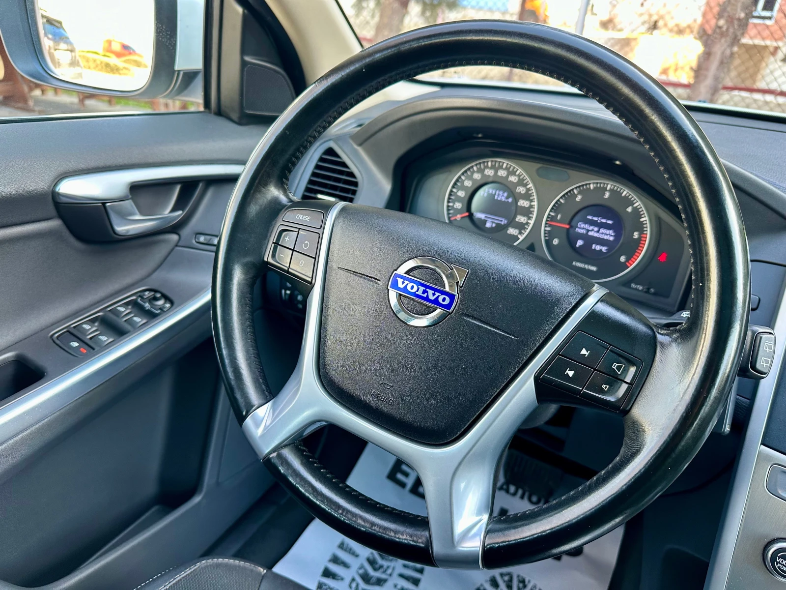 Volvo XC60 2.4 D * АВТОМАТ* 4х4* , снимка 9 - Автомобили и джипове - 53767251