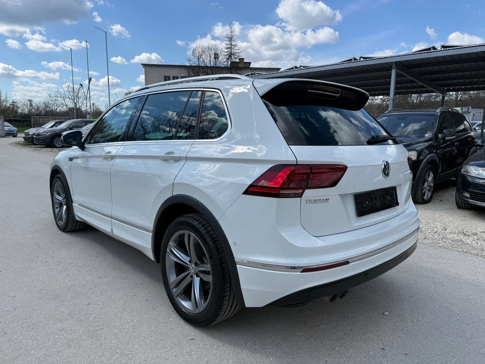 VW Tiguan 2.0TDI - 150к.с. - 4MOTION - R-LINE, снимка 5 - Автомобили и джипове - 54148443