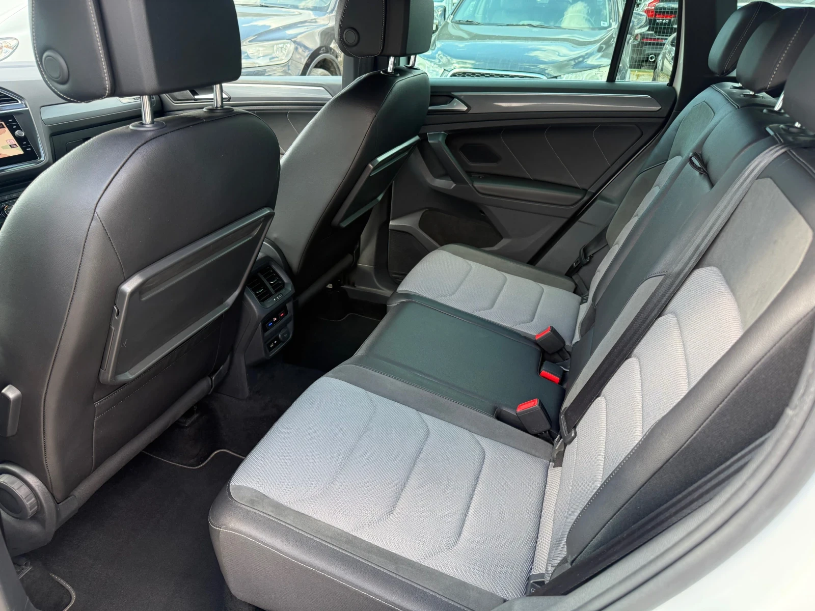 VW Tiguan 2.0TDI - 150к.с. - 4MOTION - R-LINE, снимка 15 - Автомобили и джипове - 54148443