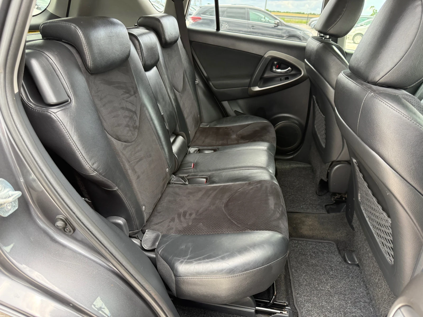 Toyota Rav4 2.0 VVTi / 4X4 / AVTOMAT / EXECUTIVE / NAVI / KOJA, снимка 13 - Автомобили и джипове - 54893638