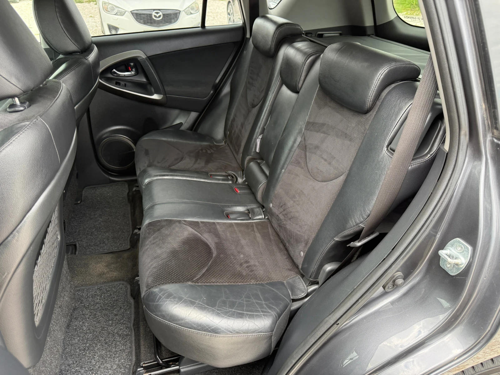 Toyota Rav4 2.0 VVTi / 4X4 / AVTOMAT / EXECUTIVE / NAVI / KOJA, снимка 12 - Автомобили и джипове - 54893638