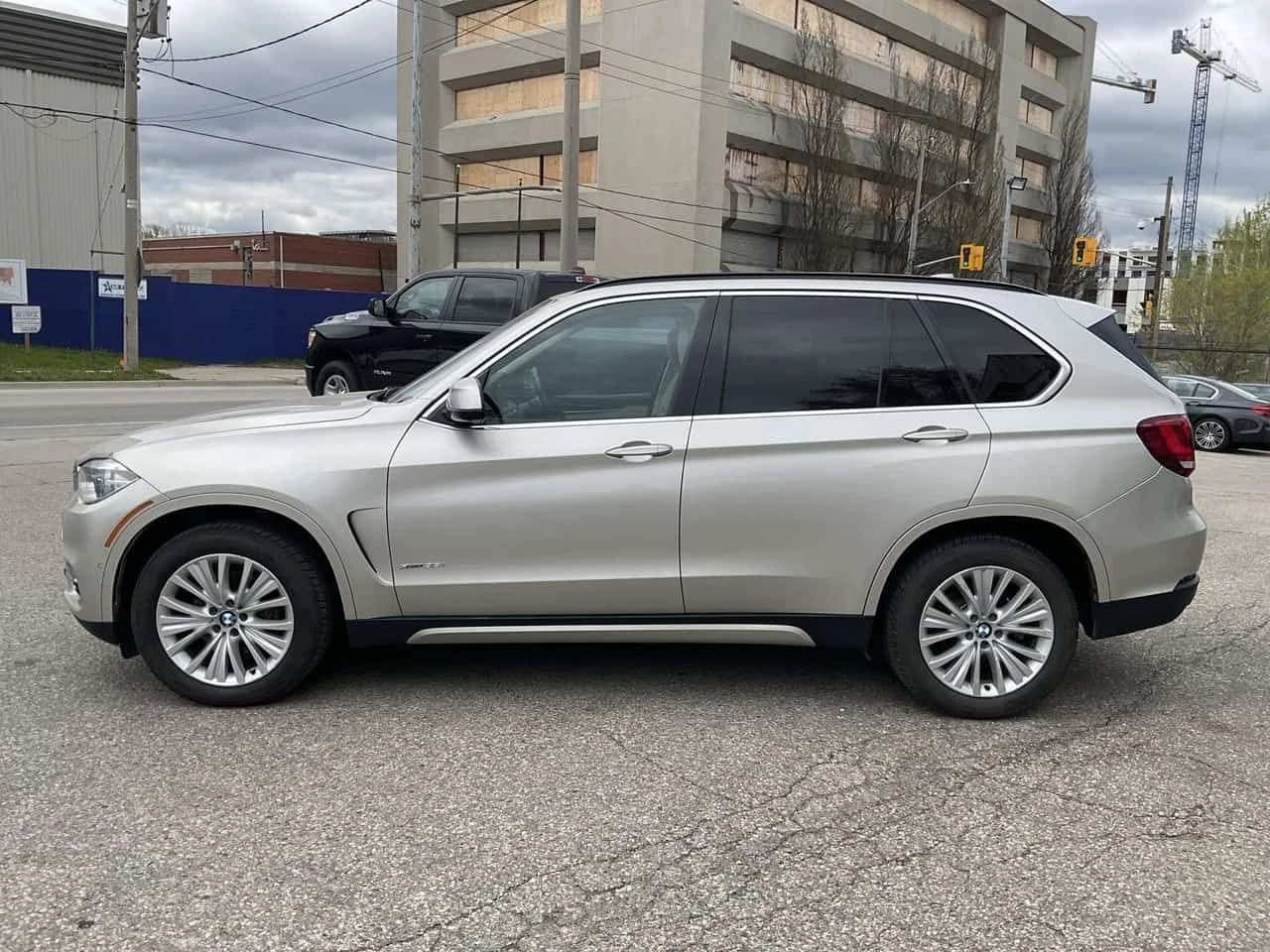 BMW X5 * xDrive35i LTHR! NAV! HUD! 360 CAM! BSM! NIGHT VI, снимка 4 - Автомобили и джипове - 54935247